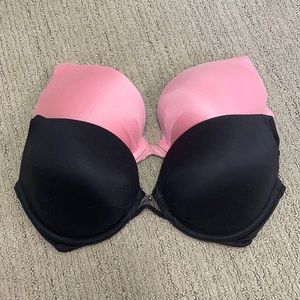 Victoria’s Secret Fabulous Plunge Bras in black and pink
